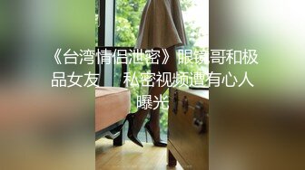 大胆坑神潜入商场女厕独占坑位隔板缝中现场实拍多位小姐姐方便☛角度刁钻逼脸同框 (4)