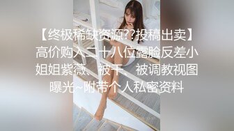 清新可爱小美女，居家兔女郎换装秀，小身材还蛮好的，两只小白兔翘起来！