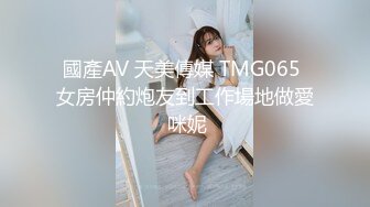  胖哥哥操白嫩女友大眼水灵灵的，黑丝内裤大屁股，无套交啪啪做爱真实拍摄，射在肚皮上