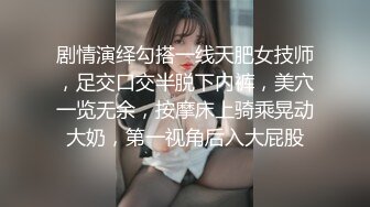  双胞胎还有好姐妹三女姐妹花一起诱惑狼友激情大秀，颜值不错情趣丝袜脱光了各种骚