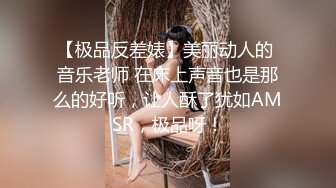 满身纹身的老哥自拍小妞跪着吃他的大鸡巴