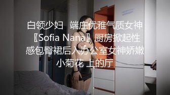 绿帽老婆帮单男舔几把