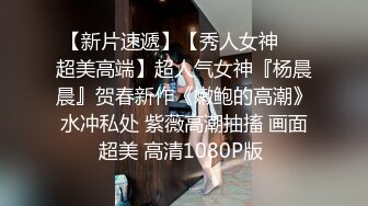 长发美女 清澈的尿液从茂盛的穴毛中喷射而出