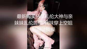 极品网红尤物御姐女神〖apple苹果〗被操得淫相毕露 自己握着小骚脚 让自己逼门打开 迎接鸡巴的冲击