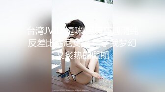 干妈穿着丝袜我扣妈妈的逼