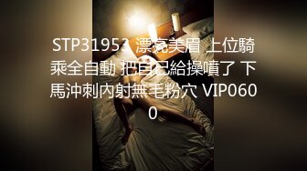 【新片速遞】  身材苗条美眉 被黑祖宗大肉棒后入无套输出 貌似妹子已经完全适应这个尺寸 操的游刃有余 