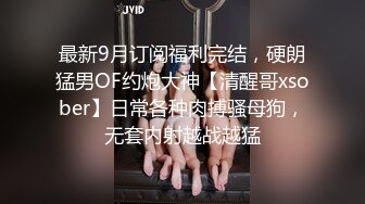 大神地铁尾随偷拍个和男朋友一起的黑色百褶JK裙小美女裙底风光，窄内无打底前端黑乎乎一片