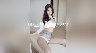 偷窥楼下出租屋新来的租客洗澡年轻貌美身材好