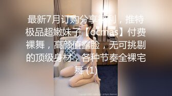 商场女厕全景偷拍背包少妇嘘嘘眼神非常犀利差点被她发现