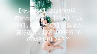  豪乳美少女！用大奶子乳交！情侣开房操逼，抓起来屌吸吮，扶着肥臀后入，骑乘位两个奶子直晃