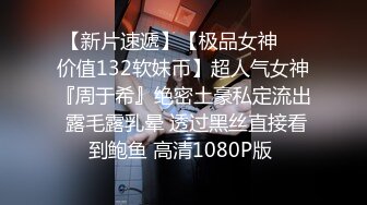 公共闪烁的裸体女人在街上要求在旁观者面前做爱，他们射在她身上 (6467af53eaac4)