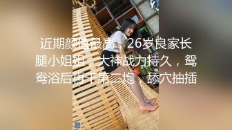   三女两男18嫩妹群P激情大战，排成一排翘起屁股美穴，按头深喉轮流口交 手指扣穴揉搓阴蒂