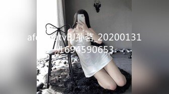 《换妻俱乐部泄密流出》绿帽老公带着老婆和其他男人玩3P,4P 完美露脸（一） (3)