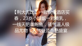 两个高挑美女护士制服白丝情欲躁动互相爱抚，戴上硕大鸡巴啪啪大力抽送