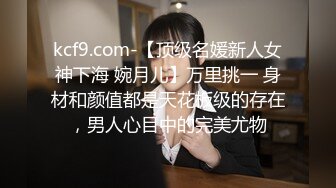 商场女厕全景偷拍美女营业员的微毛小嫩鲍 (1)