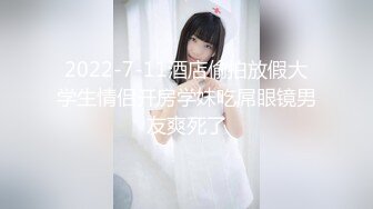 【新片速遞】  商场女厕近距离偷窥牛仔短裤少妇的多毛小黑鲍