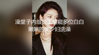  爆乳美娇娘户外雨中寻屌后续，景区看守员干完寻来强劲帮手爆干美娇娘二穴齐开