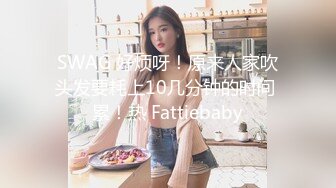  俊男靓女激情3P玩弄风骚小母狗，渣男接了杯尿给骚逼喝真淫荡，一起鸳鸯浴