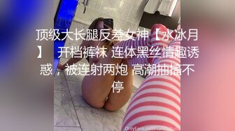  风骚姐妹花露脸小可爱，黑丝诱惑跟狼友互动撩骚精彩展示，揉奶玩逼掰开骚穴特写撅着屁股