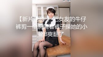 【新片速遞 】新来的美女小母狗初次下海跟狼友骚，开档黑丝诱惑肚兜情趣，听狼友指挥漏出骚奶子揉捏，肛塞菊花掰开逼逼