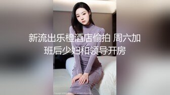 露脸反差婊人妻老师3P  two