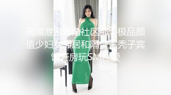 早上起来投排我老婆穿衣服