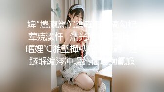 大学女友在家。