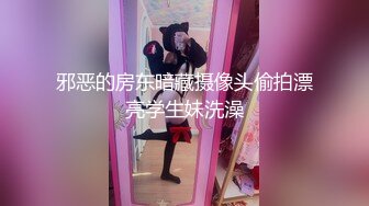 骚逼肥臀大奶人妻，插一下就喷了，可真爽歪歪！