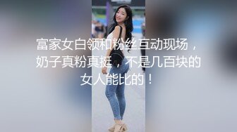 商场女厕全景偷拍挎包短裙美少妇前后围着她拍了一圈 (2)