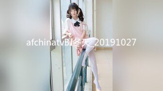 SPA女子养生馆骚逼女顾客玩起了3P，这次胖哥美了， 揉奶又抠逼草逼他还先来让小哥草嘴，按摩床上各种抽插