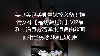 一群丰乳肥臀美眉浴室洗澡 玩起了花式小解 往美女身上尿