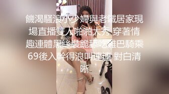 长发高颜值妹子，全裸道具自慰，手指掰开阴唇按摩刺激阴蒂，直播洗澡