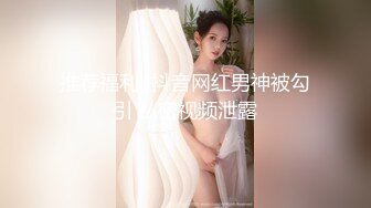 《震撼泄密》身临其境身材无敌微博40万粉大奶一线天秀人美女【何嘉颖】露三点和摄影师互动画面唯美诱人4K超清