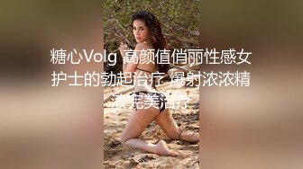 人妻熟女，黑丝大屁股骚女，很会玩翘起自摸勾引，半脱下裤子揉骚穴，半蹲姿势后入