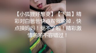   客厅犯错了，跪在地上受惩罚的美女。男：贱不贱，贱不贱！  女：嗯嗯