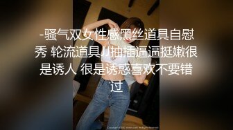 中年眼镜大哥趁良家老公不在家,人家卧室啪啪,胆子真大