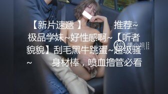 幸福的姐妹花全程露脸发骚，淫声荡语互相吃奶子玩弄骚穴，扩阴器插入，让大姐用脚踹着假鸡巴抽插