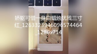 黑丝高跟两个骚逼少妇姐妹花激情大秀4P给狼友展示，全程露脸口交大鸡巴，激情上位各种姿势让大哥爆草好刺激