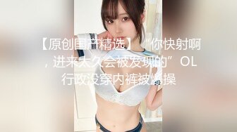 美女全裸自拍 舔黄瓜再带上套套插逼