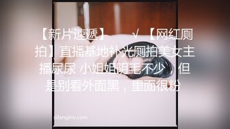 白皙诱人T恤小姐姐胸前鼓胀饱满看的口干舌燥欲望沸腾，白嫩光滑大长腿极品肉体揉捏把玩享受骑乘鸡巴驰骋