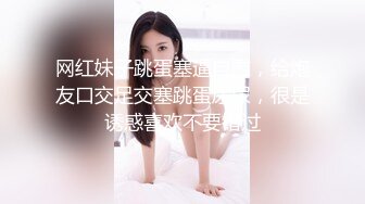   白T恤短发大学生兼职妹迫不及待解下内衣，一手抓白嫩奶子，扶着大屁股后入，骑乘边草边揉奶子