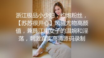 绿帽淫妻 让老婆穿好白丝给领导 无套内射还要添干净，被操得淫相毕露 自己握着小骚脚 让自己逼门打开 迎接鸡巴的冲击