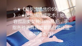 【三男两女多人淫乱】沙发上干到卧室一人一个后入开操摄影小哥旁边指导姿势卧室骑乘猛操两男干一女