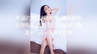 小吃店全景偷拍 B上粘了一块纸巾的小美女