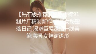 孤独的少妇黑丝露脸被渣男老公把逼都快玩肿了，镜头前捂着嘴整只手插逼里搅拌，道具玩弄茄子都上了高潮喷水