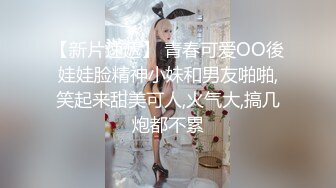 国产小妖精与摄影师上演了场性爱，道具自慰，再用黑丝给打飞机啪啪