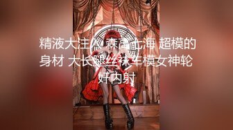 长相文静无毛白虎眼镜妹子道具自慰，撩起裙子露逼跳蛋塞入，按摩器震动阴蒂娇喘，跪在沙发上抬腿从下面震