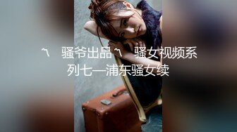 喜欢在她的阴户中抽出一个深厚的鸡巴