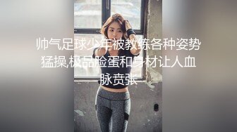  很OK的小女人全程露脸撩骚狼友，听指挥去玩弄哥哥的大鸡巴，冲洗干净舔鸡巴舔蛋