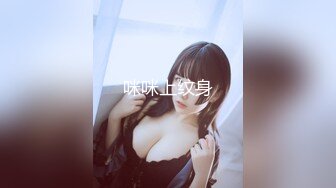 澡堂储物柜里藏摄像头偷拍女大学生脱光光去洗澡